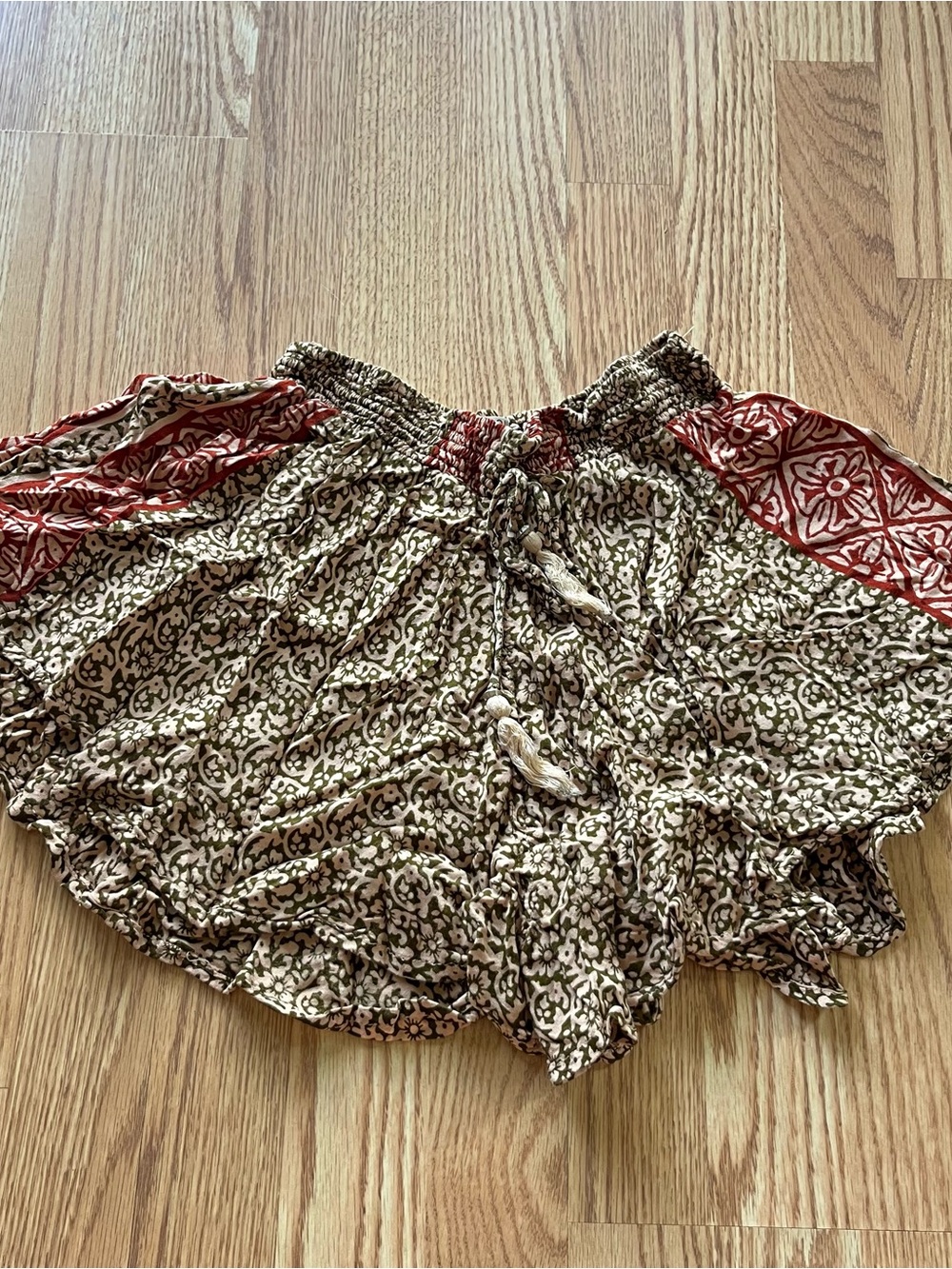 EARTHBOUND earthy patterned flowy elastic waist shorts